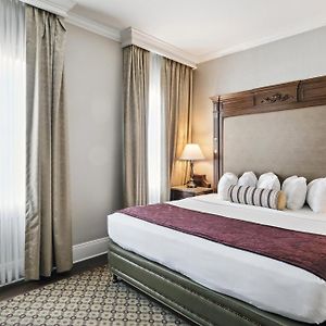 Deluxe Room King Bed